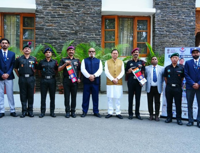 देहरादून : सीएम धामी ने NIM के सफल पर्वतारोहण अभियानों का किया फ्लैग-इन