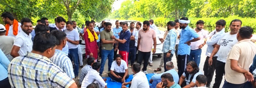 सोनीपत: कैब चालकों ने खोला मोर्चा, 25 रुपये प्रति किलोमीटर किराये की मांग