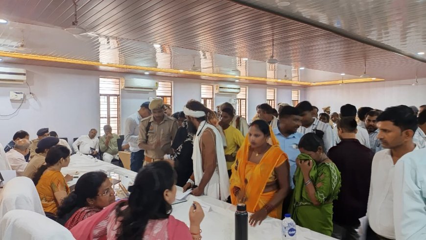 अम्बेडकर नगर: संपूर्ण समाधान दिवस में समाधान कम, शिकायतों का बोझ ज्यादा