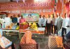 अम्बेडकर नगर: रामदेव यादव की 11वीं पुण्यतिथि पर वृद्धाश्रम में बांटे फल, एम्पलाई नॉन एम्पलाई सेल्फ केयर टीम ने की सेवा
