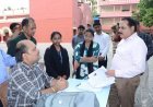 लखनऊ : लखनऊ में मतदान केंद्रों का निरीक्षण करने पहुंचे मुख्य निर्वाचन अधिकारी ।