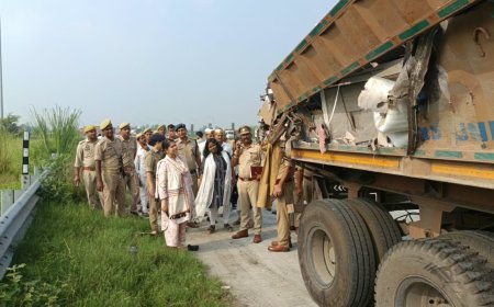 अम्बेडकरनगर,गोरखपुर लिंक एक्सप्रेसवे पर भीषण हादसा, चार यात्रियों की मौत