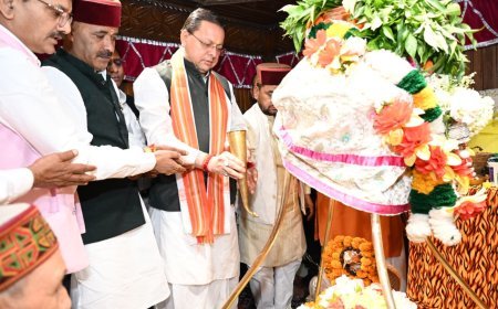 देहरादून  :  काशी विश्वनाथ मंदिर में CM धामी ने की विशेष पूजा