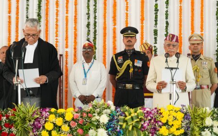 देहरादून : लोक भवन में डॉ. ढाल सिंह बिसेन का शपथ ग्रहण समारोह ।