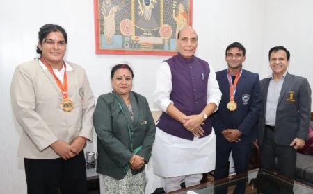 हरदोई की बेटी पूनम तिवारी को रक्षा मंत्री राजनाथ सिंह ने किया सम्मानित