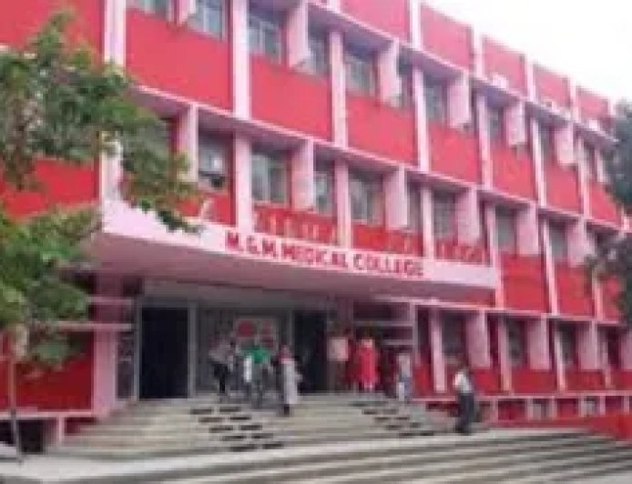रैगिंग के आरोप सही मिले, 17 मेडिकल छात्रों पर 25-25 हजार जुर्माना