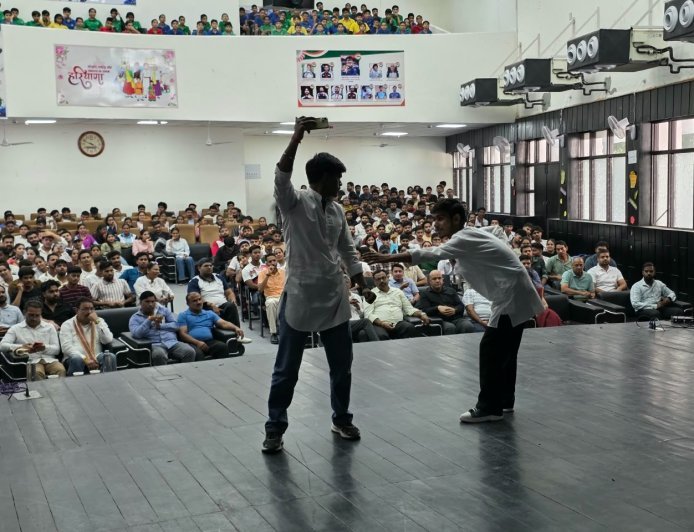 सोनीपत: स्पोर्ट्स यूनिवर्सिटी ऑफ हरियाणा में ‘नमो सेवा,अनकही कहानियां’ विषय पर नुक्कड़ नाटक का मंचन