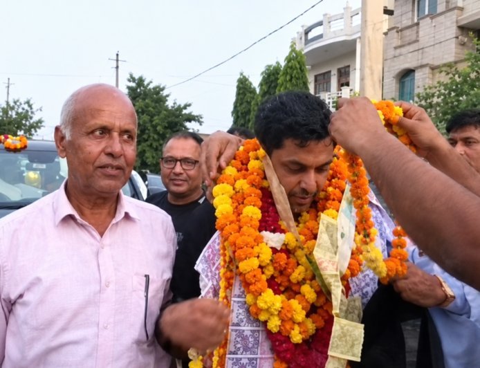 सोनीपत: 10 से 11 बार असफलता के बाद अभिषेक सरोहा ने रचा इतिहास, HCS-2026 में हरियाणा में किया टॉप