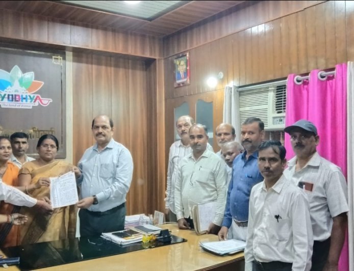 सोशल ऑडिट कर्मचारियों ने दिया ज्ञापन , 12 अक्टूबर से काली पट्टी बांधकर करेंगे कार्य, 20 दिन में मांगें पूरी करने का अल्टीमेटम