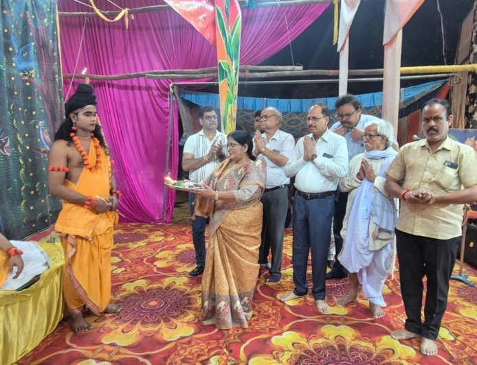 राम के चरित्र को जीवन में उतारना ही सच्ची रामभक्ति : रजनी तिवारी