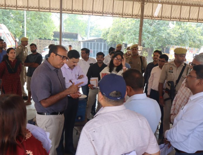 प्रमुख सचिव ने सण्डीला मंडी में परखी धान खरीद की व्यवस्था