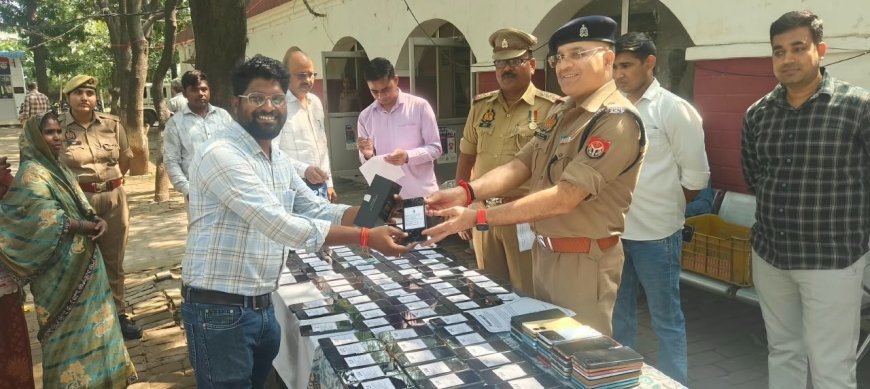 हरदोई पुलिस का तकनीकी कमाल: 220 गुम मोबाइल खोज निकाले, स्वामियों को सौंपे