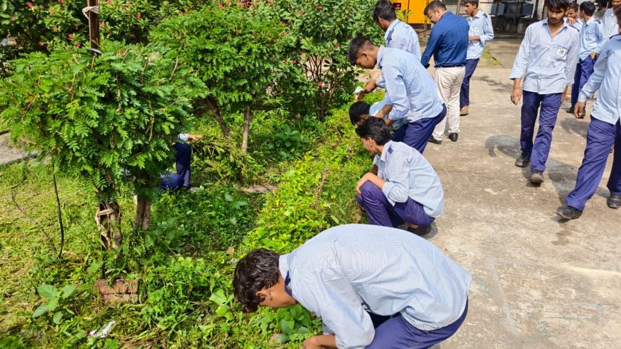 सोनीपत: प्रधानाचार्य विक्रम सिंह ने विद्यार्थियों को स्वच्छता के प्रति जागरूक करते हुए अपने आसपास साफ-सफाई रखने के लिए किया प्रेरित* 